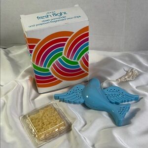 VINTAGE Avon Blue Bird Fresh Flight Scent‎ Holder with Wax Chips Closet Pomander